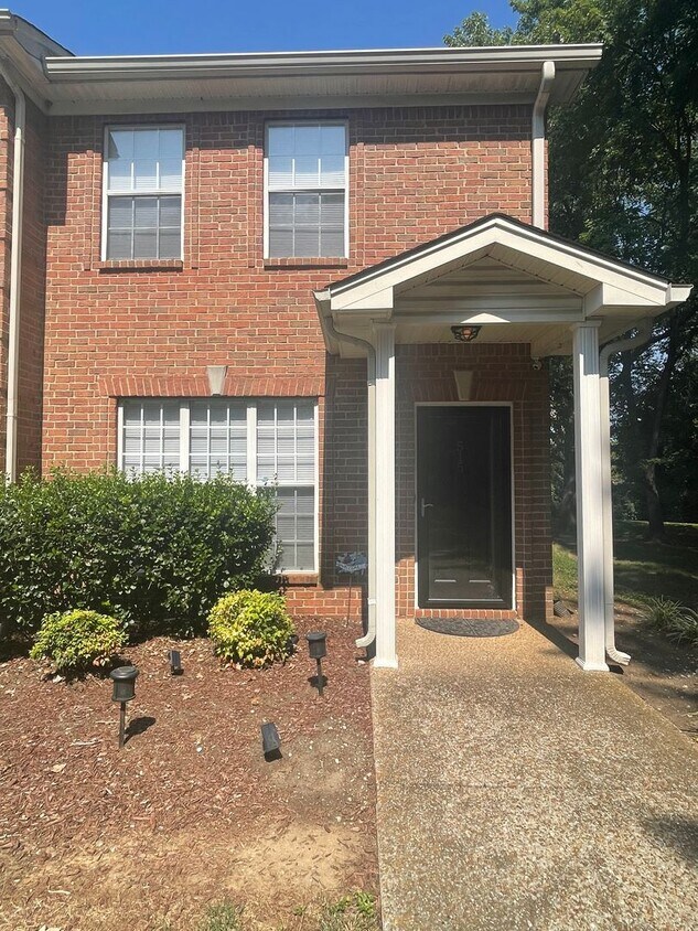 Foto principal - 515 Lakebrink Ct
