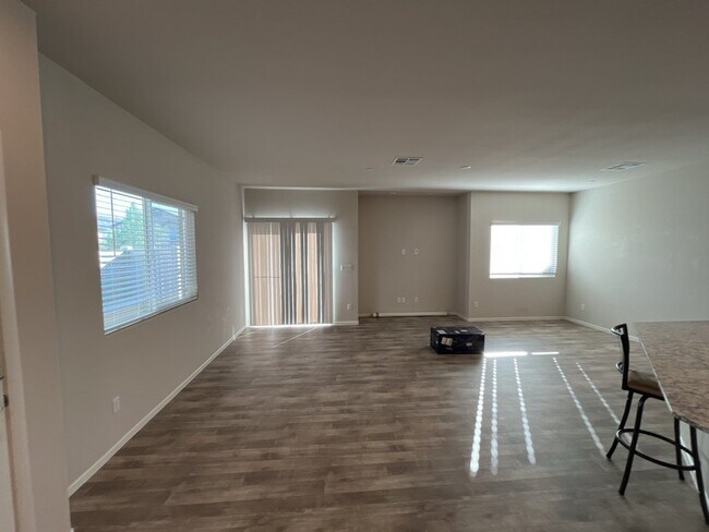 Foto del edificio - **SHORT TERM LEASE ONLY**  Beautiful 3 bedroom 3 bathroom townhome.
