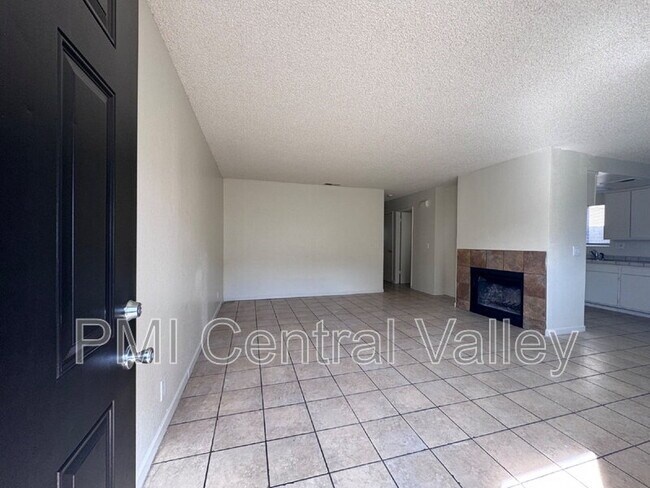 Foto del edificio - 7921 Montgomery Ave