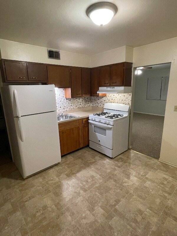 Building Photo - 1103 W James Blvd