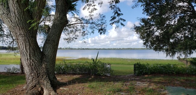 Building Photo - 2424 S Lake Letta Dr