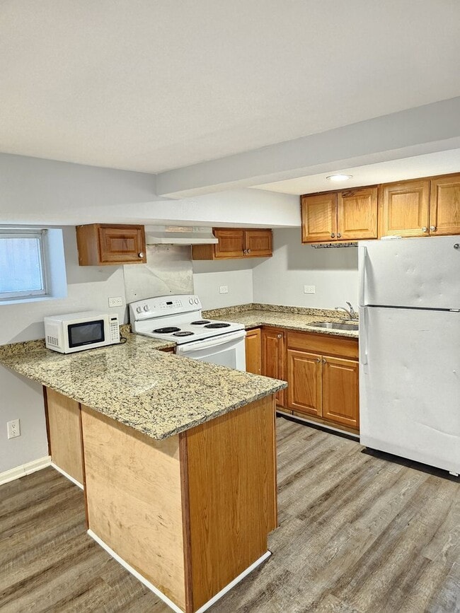 Building Photo - 2850 N Nordica Ave