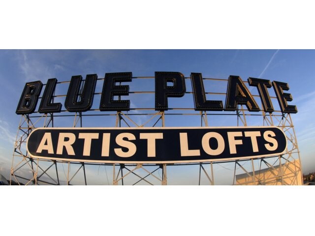 Señalización de placa azul - Blue Plate Artist Lofts