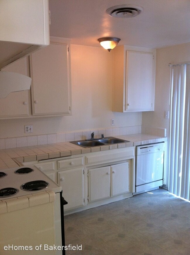 Building Photo - 4128 Parker Ave