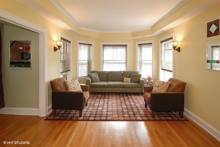 Primary Photo - 227 N Oak Park Ave