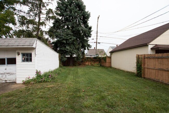 Building Photo - 6206 Alber Ave