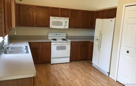 Building Photo - 6416 Lake Meadow Dr