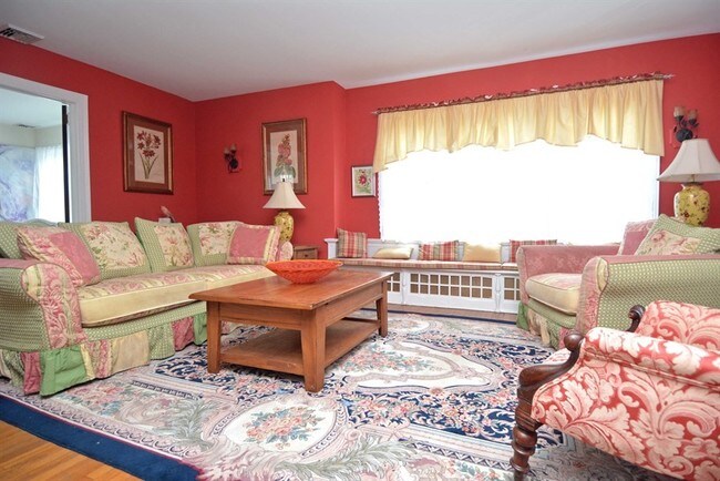 Building Photo - Charming 2 BR Apartment 2 Blocks to NYC Trans