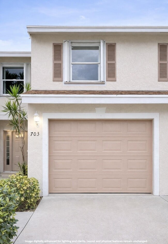 Building Photo - 703 Crosswinds Dr