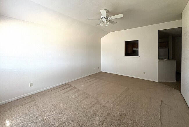 Foto del edificio - 2703 Vernice Loop