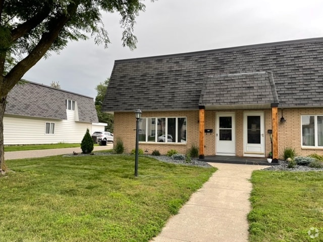 Building Photo - 408 Holly Ln