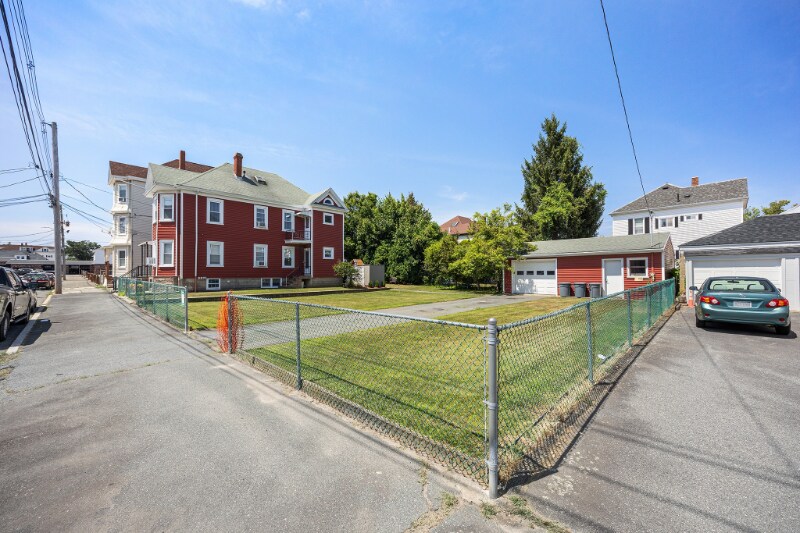 Primary Photo - 93 Sidney St