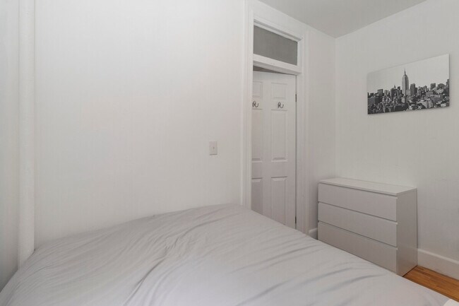 Foto del edificio - 322 E 93rd St