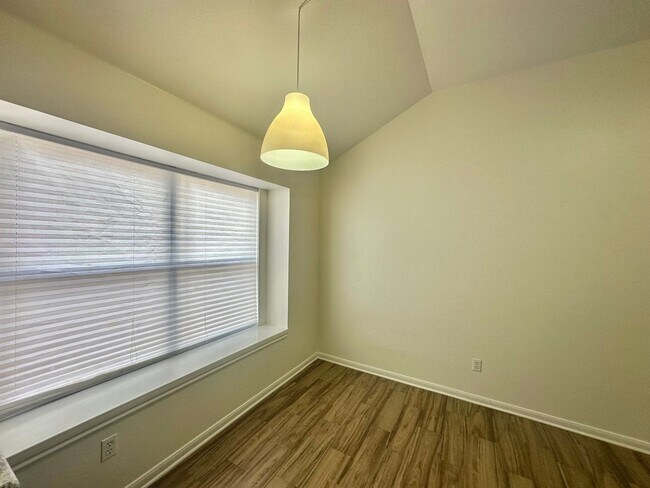 Building Photo - AVAILABLE NOW!!!! NEW-MANAGEMENT