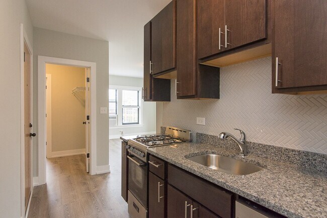 Foto del edificio - 706 W Brompton Ave