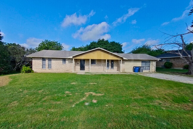 Building Photo - 168 Creekview Dr E
