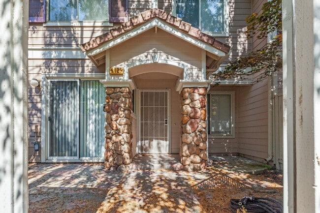 Building Photo - 6125 Lambeck Ln
