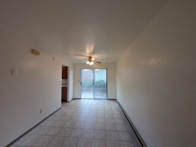 Foto del edificio - 84 SE Grape Ave