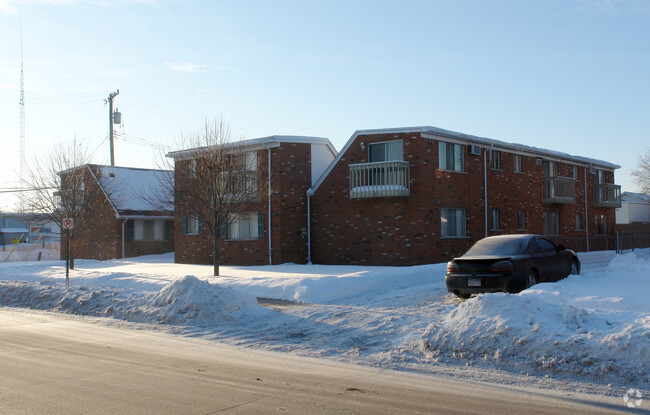 Building Photo - Courtview Apartments