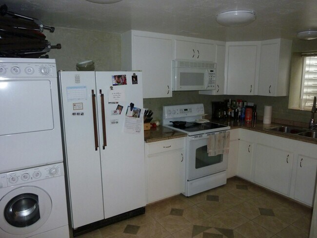 Foto del edificio - 2955-2959 N Newton Street, Unit 2959 B