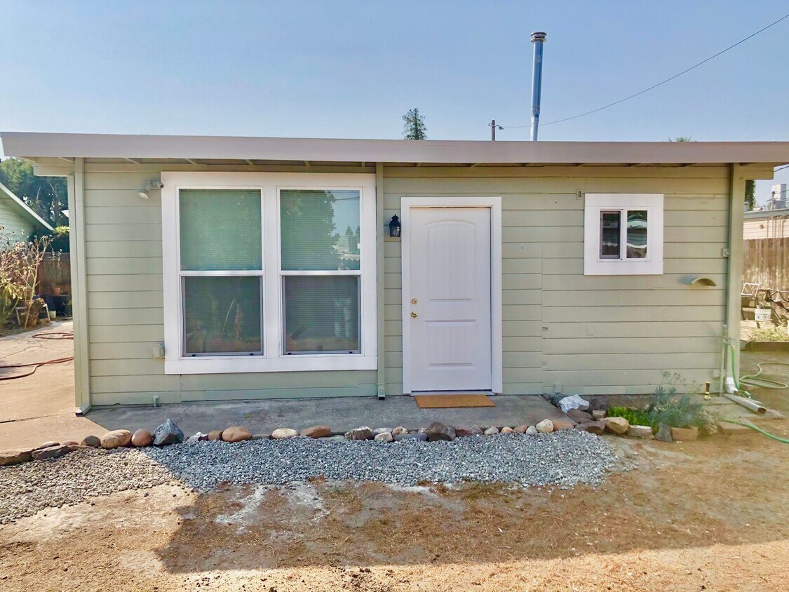 2043 W Monterey Ave, Stockton, CA 95204 Townhome Rentals in Stockton