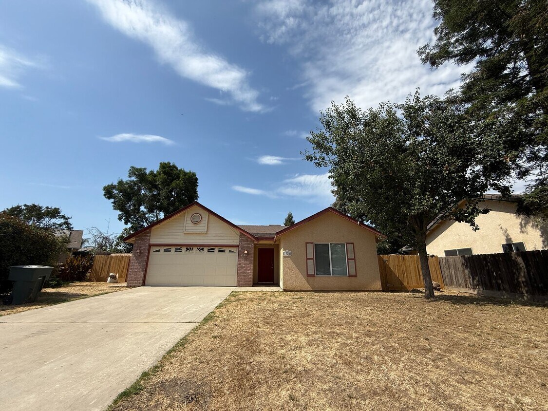 Foto principal - Must See! 4 bedroom, 2 bathroom located in...