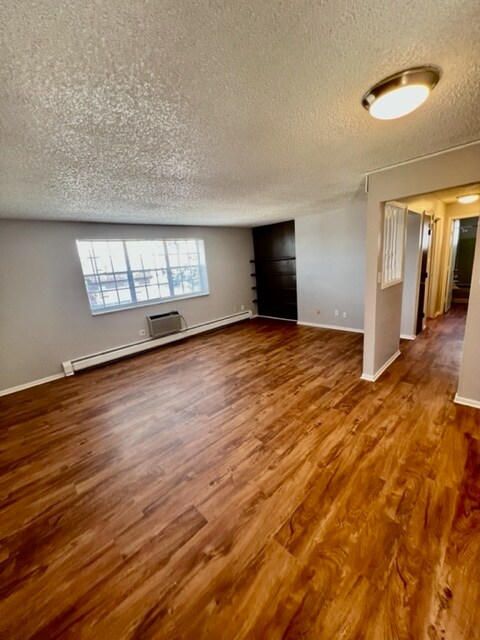Foto del edificio - 3350 S Grant St