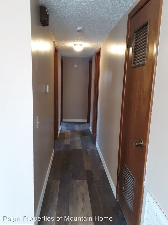 Building Photo - 1842 Buzzard Roost Rd