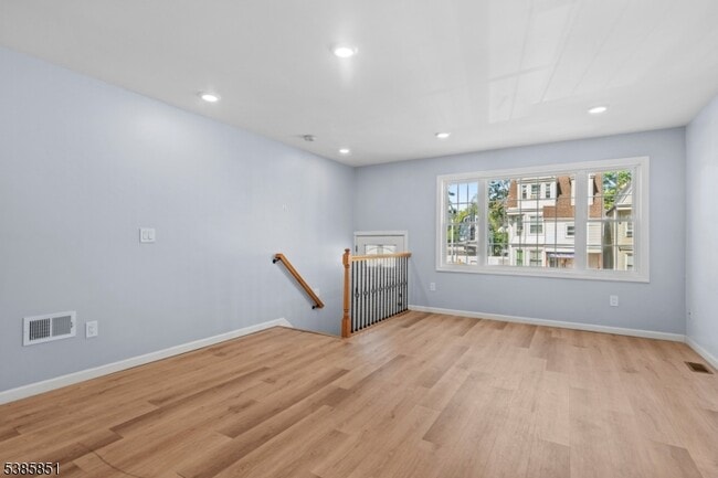 Building Photo - 142 N 15th St