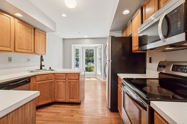 Foto del edificio - Spacious 3 Bedroom, 2.5 Bath Townhouse in ...
