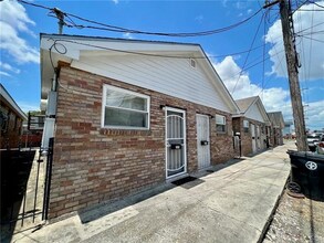 Building Photo - 2824 Pauger St