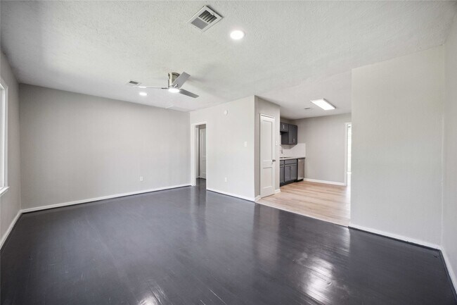 Foto del edificio - 5206 Willow Glen Dr