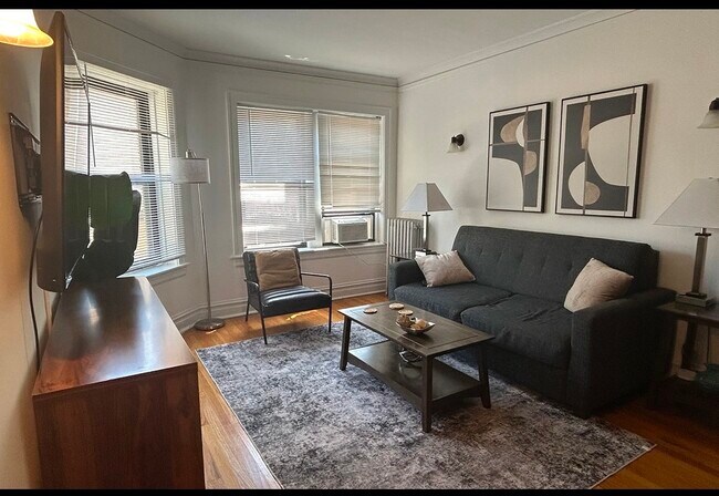 Foto del edificio - 1913 W Larchmont Ave