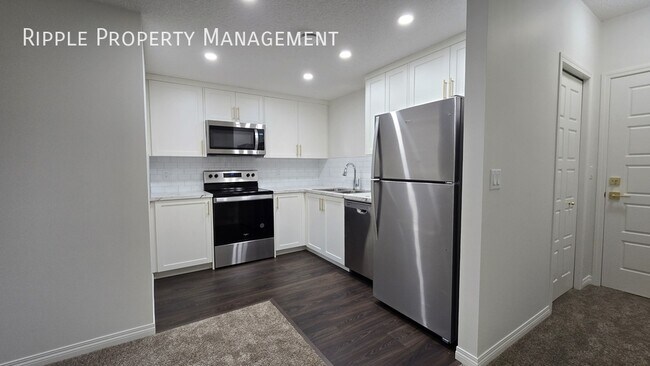 Photo du bâtiment - Modern 2 Beds, 1 Baths Single- Family- Low...