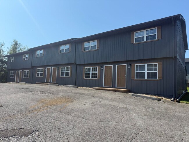 Building Photo - 2 Bedroom 1.5 Bath Apartment located in Jo...