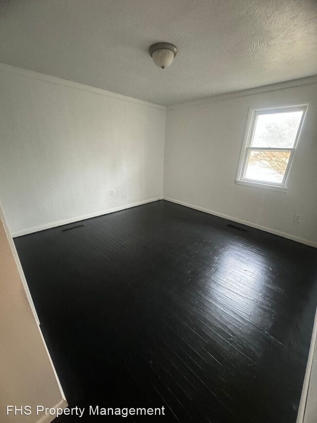 Foto del edificio - 3 br, 2 bath House - 801 S Newton Ave