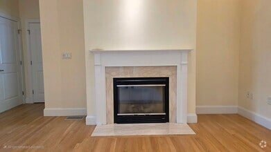 Building Photo - 900 W Roxbury Pkwy