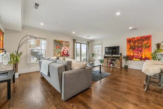 Foto del edificio - 773 E 4th St