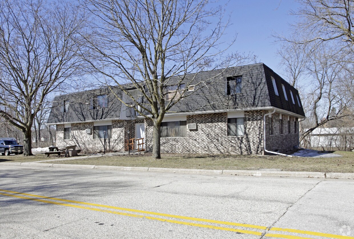 Foto principal - 122 S Watertown St