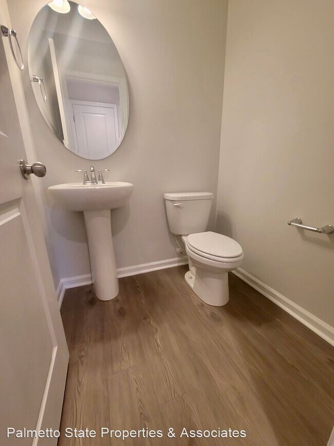 Foto del edificio - 2 br, 2.5 bath House - 581 Blueway Avenue