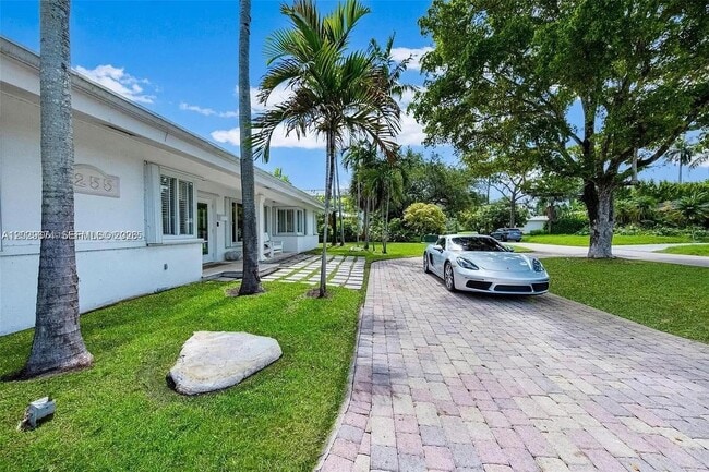 Foto del edificio - 1255 NE 93rd St