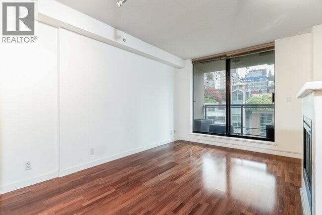 Building Photo - 538 Smithe St