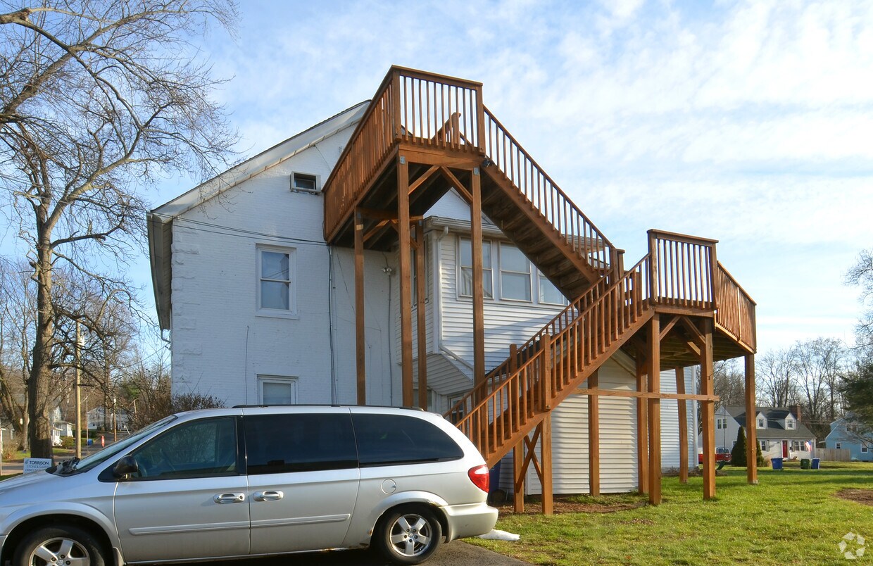 Building Photo - 16 Coe Ave