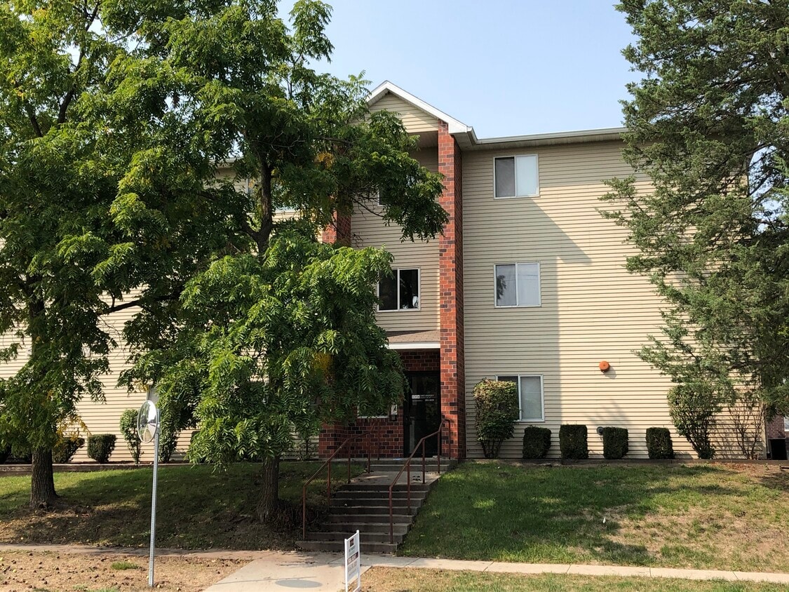 221 Sheldon - 221 Sheldon