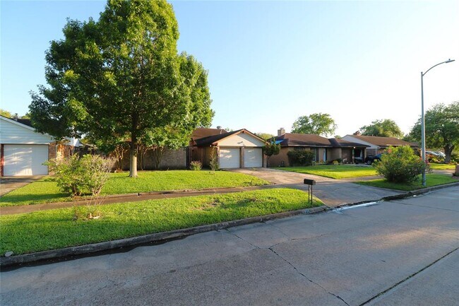 Foto del edificio - 7911 Fawn Terrace Dr