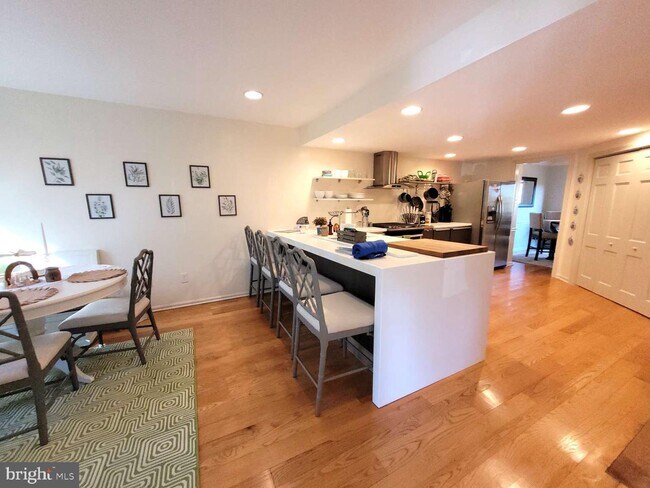 Building Photo - 44 Woodstream Dr