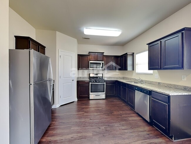 Building Photo - 4104 Dale Dr SE