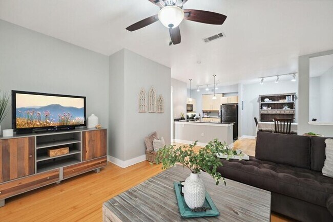 Foto del edificio - 4414 Cedar Springs Rd