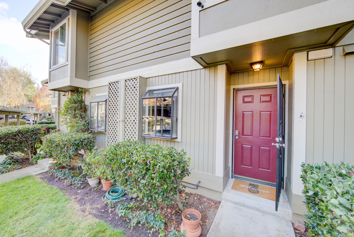2 stories townhome - 344 Eastgate Ln