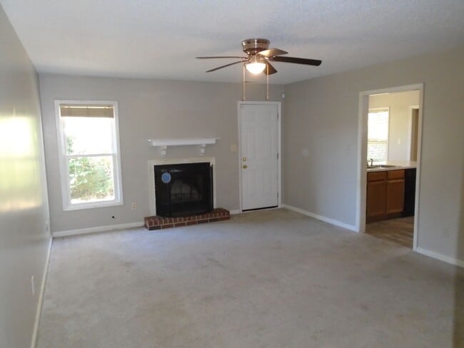 Foto del edificio - 3 bedroom in Hope Mills!